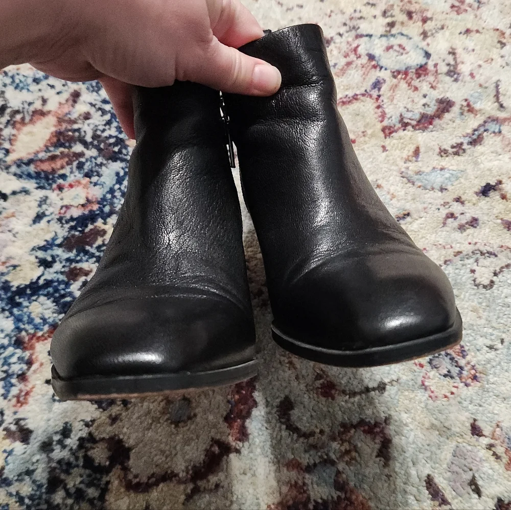 Vionic Lyssa Women's Heeled Boot Black Leather Square Toe Block Heel Size 7.5